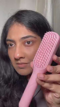 Effortless Self-Cleaning Hair Brush™